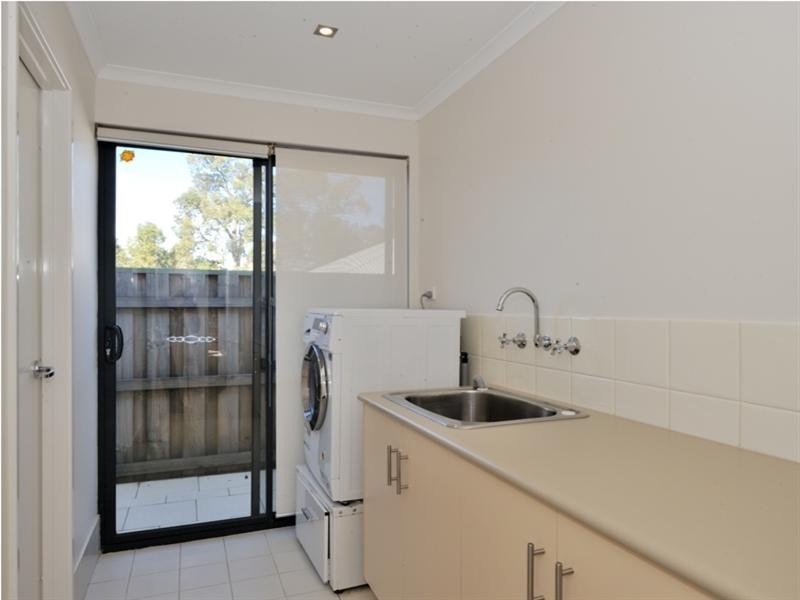 4 Petworth Drive, The Vines WA 6069