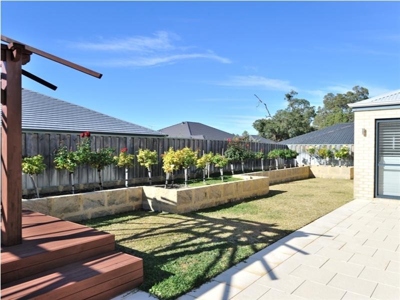 4 Petworth Drive, The Vines WA 6069