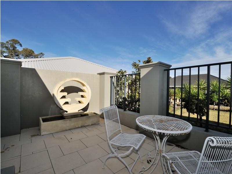 4 Petworth Drive, The Vines WA 6069