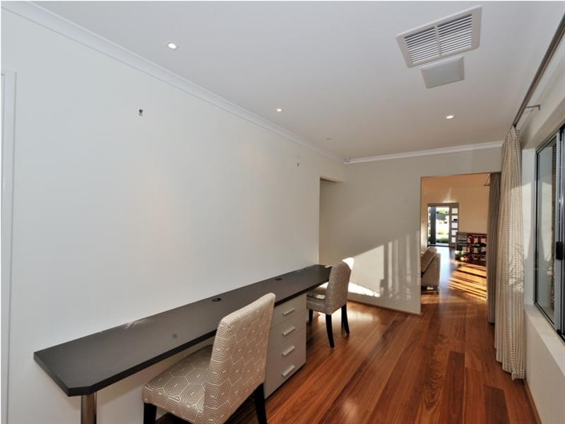 14 Wesley Way, Aveley WA 6069