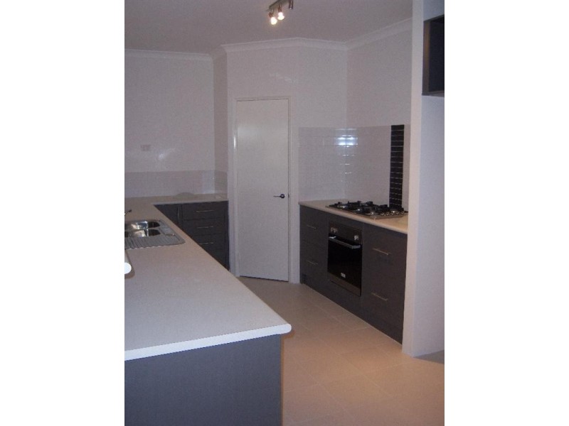 2 Vellum Loop, Aveley WA 6069