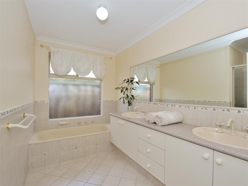 14 Daintree Loop, Ellenbrook WA 6069