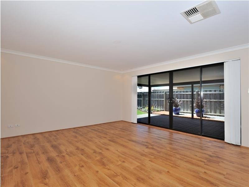 10 Coniston Drive, Ellenbrook WA 6069