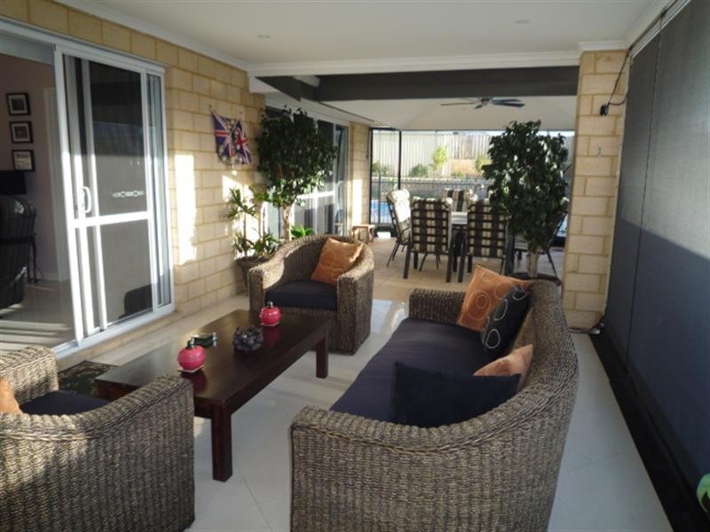 2 Crossland Avenue, Ellenbrook WA 6069