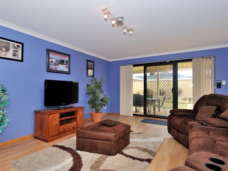 5 Tantallon Bend, Darch WA 6065