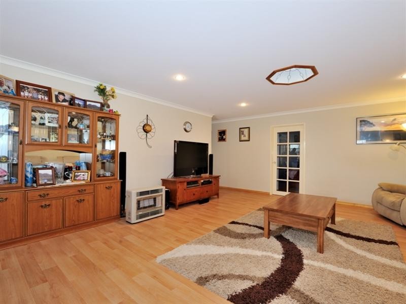 5 Tantallon Bend, Darch WA 6065