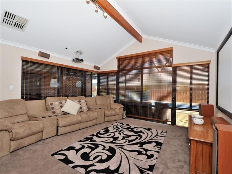 5 Merens Terrace, Henley Brook WA 6055