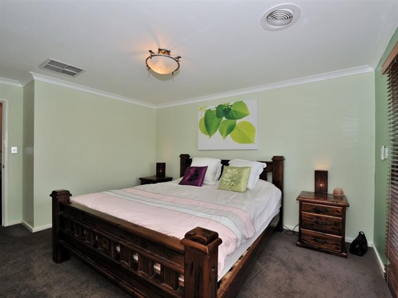 5 Merens Terrace, Henley Brook WA 6055