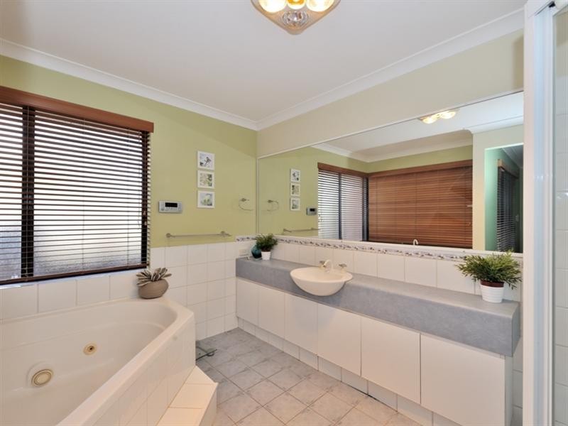 5 Merens Terrace, Henley Brook WA 6055