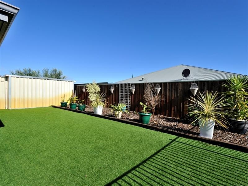 5 Merens Terrace, Henley Brook WA 6055