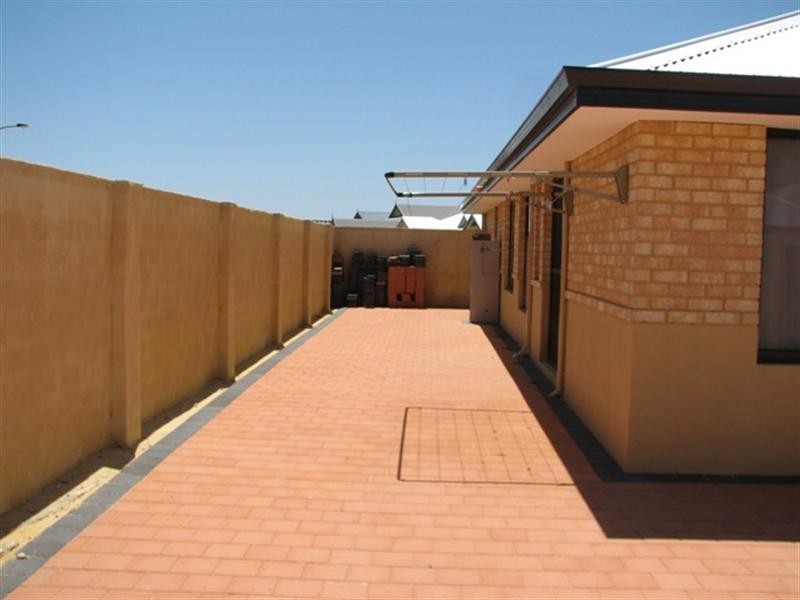 2 Derricap Avenue, Ellenbrook WA 6069