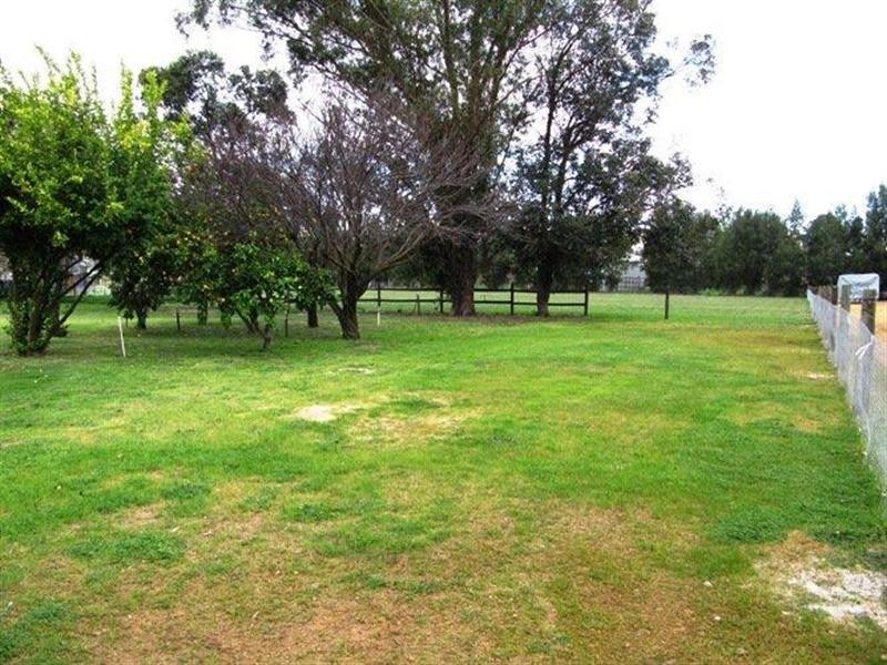 12 Bagley Street, Muchea WA 6501