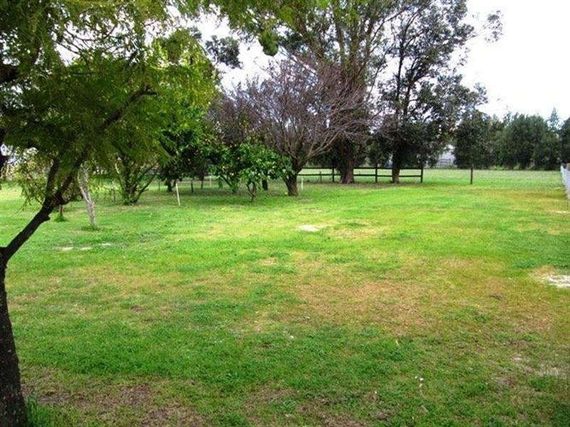 12 Bagley Street, Muchea WA 6501