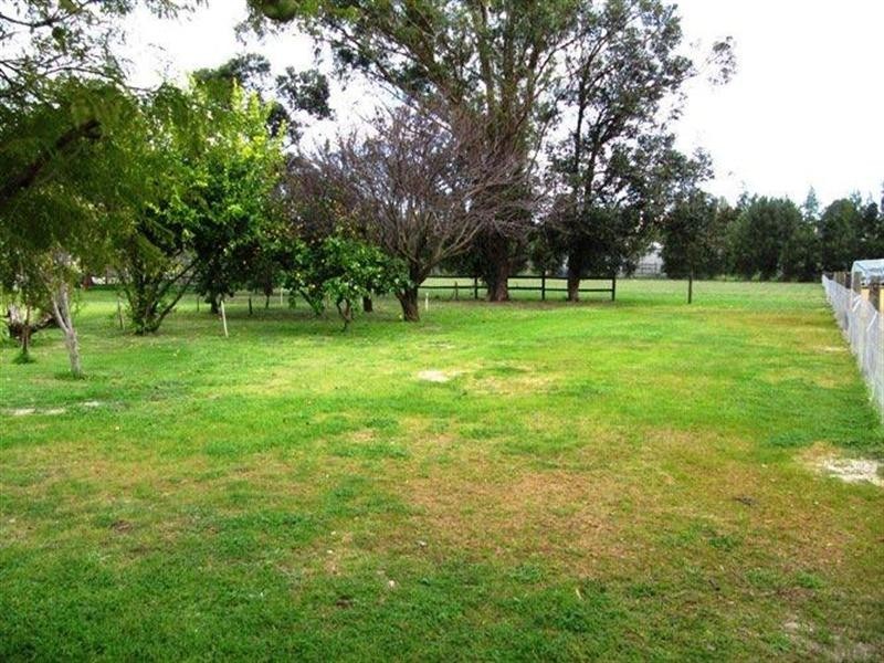 12 Bagley Street, Muchea WA 6501