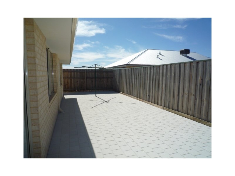 9 Redbank Drive, Ellenbrook WA 6069