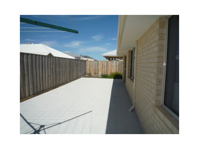 9 Redbank Drive, Ellenbrook WA 6069