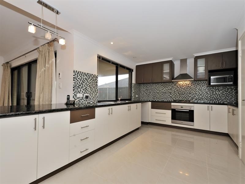 71 Hookstone Drive, Landsdale WA 6065