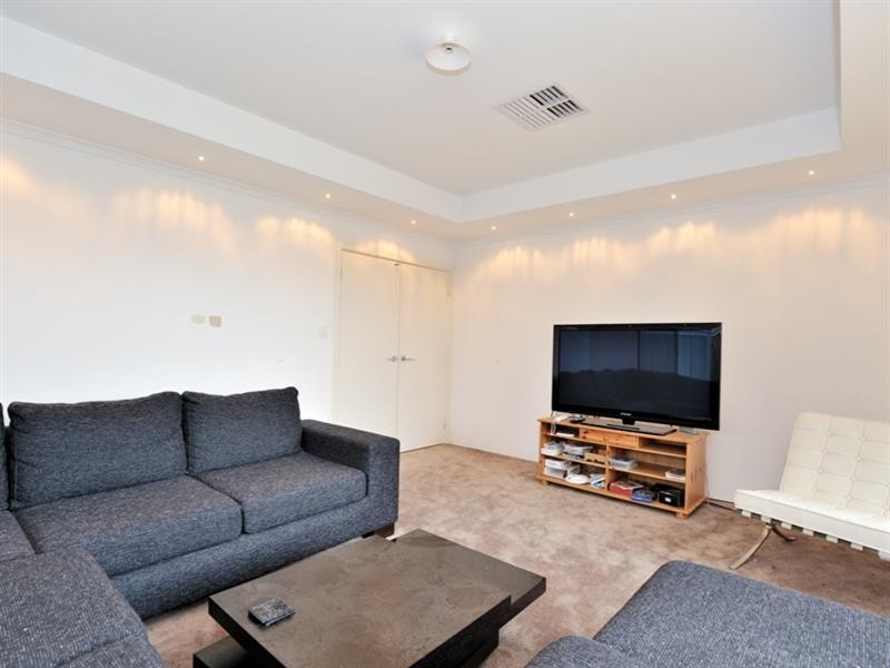 71 Hookstone Drive, Landsdale WA 6065