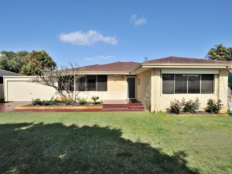 32 Lyndhurst Street, Dianella WA 6059