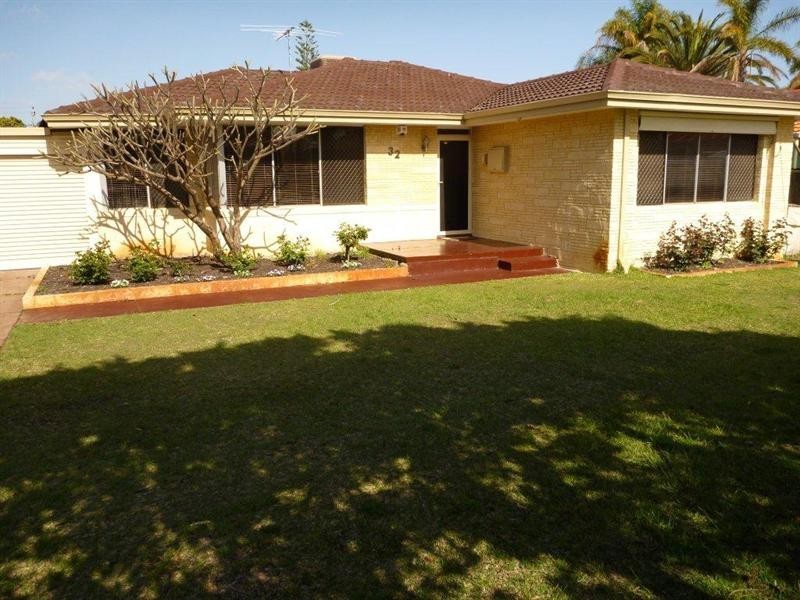 32 Lyndhurst Street, Dianella WA 6059