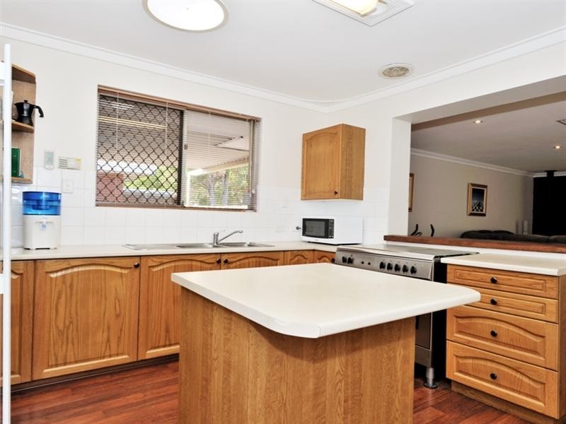 32 Lyndhurst Street, Dianella WA 6059