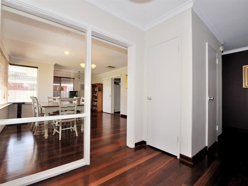 32 Lyndhurst Street, Dianella WA 6059