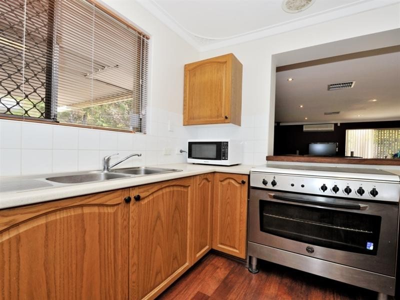 32 Lyndhurst Street, Dianella WA 6059