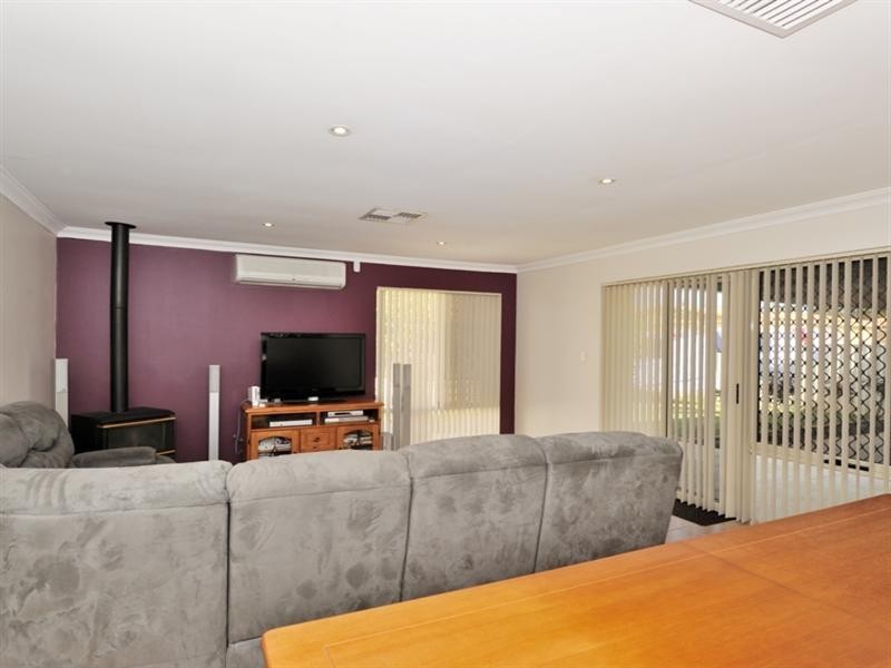 32 Lyndhurst Street, Dianella WA 6059