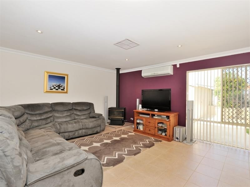 32 Lyndhurst Street, Dianella WA 6059