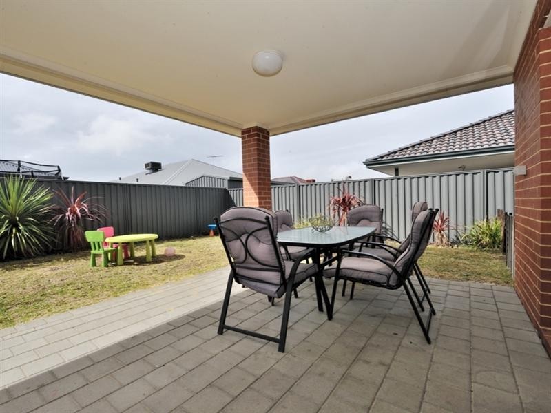 18 Gleeson Entrance, Aveley WA 6069
