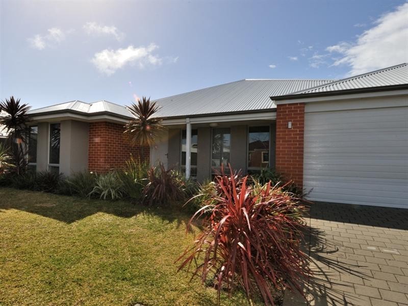 18 Gleeson Entrance, Aveley WA 6069