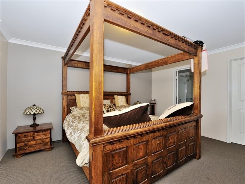 18 Gleeson Entrance, Aveley WA 6069