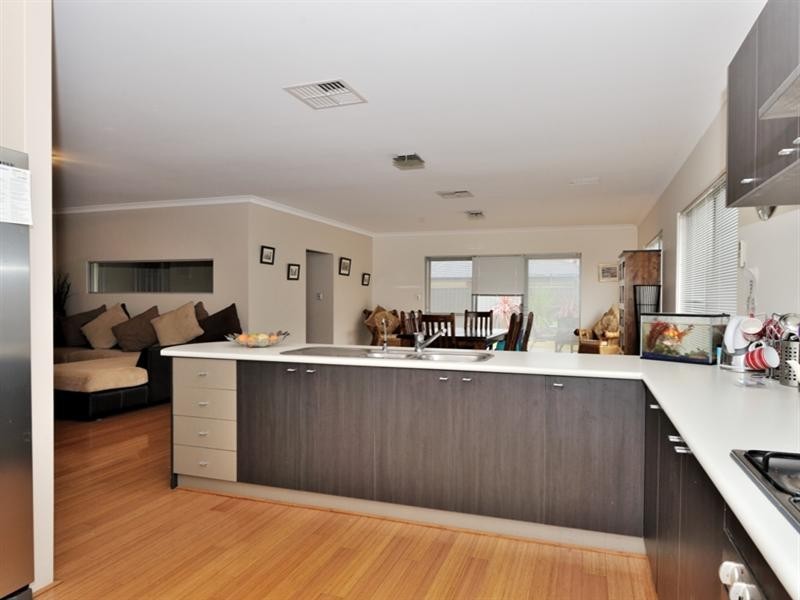 18 Gleeson Entrance, Aveley WA 6069