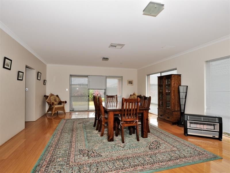 18 Gleeson Entrance, Aveley WA 6069