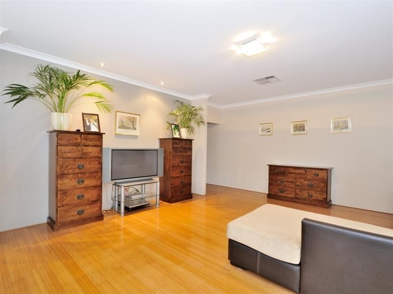 18 Gleeson Entrance, Aveley WA 6069