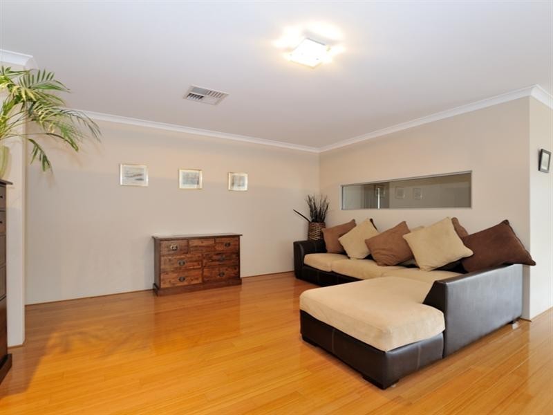 18 Gleeson Entrance, Aveley WA 6069