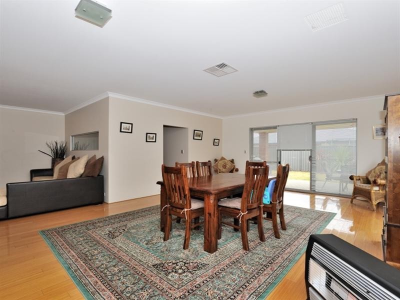 18 Gleeson Entrance, Aveley WA 6069