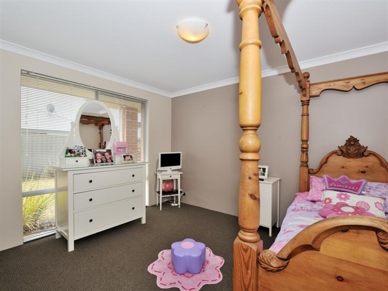 18 Gleeson Entrance, Aveley WA 6069