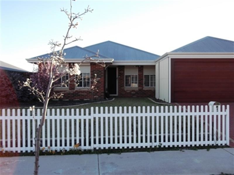 29 Bancombe Crescent, Ellenbrook WA 6069