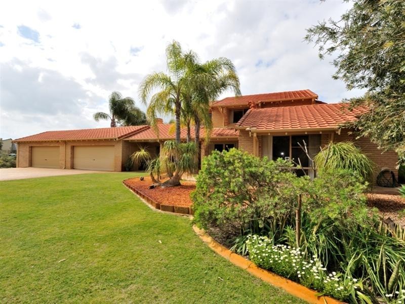 4 Santa Paula Lane, The Vines WA 6069