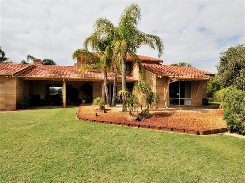 4 Santa Paula Lane, The Vines WA 6069