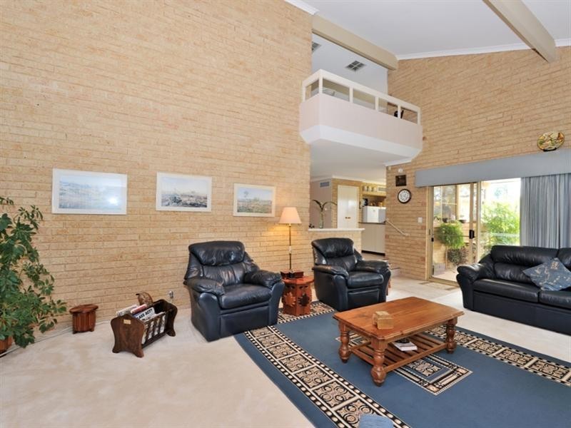 4 Santa Paula Lane, The Vines WA 6069