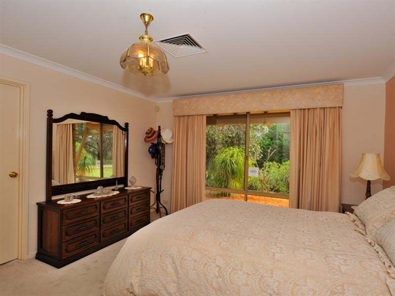 4 Santa Paula Lane, The Vines WA 6069