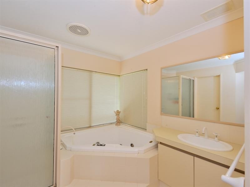 4 Santa Paula Lane, The Vines WA 6069