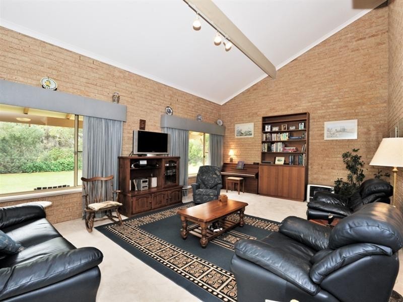 4 Santa Paula Lane, The Vines WA 6069