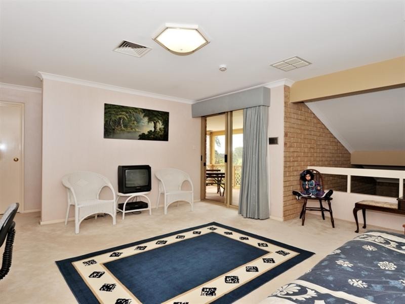 4 Santa Paula Lane, The Vines WA 6069