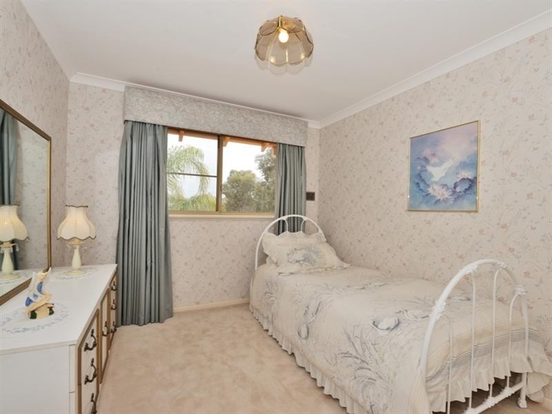 4 Santa Paula Lane, The Vines WA 6069