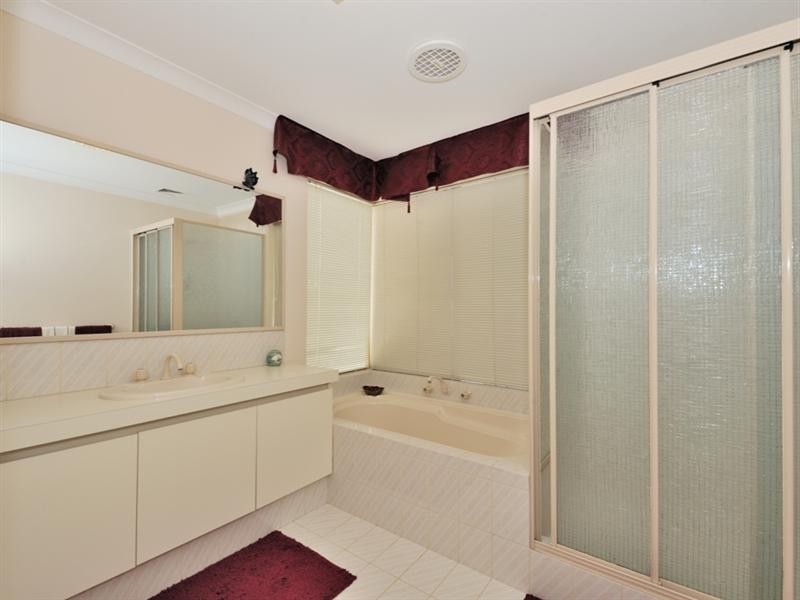 4 Santa Paula Lane, The Vines WA 6069