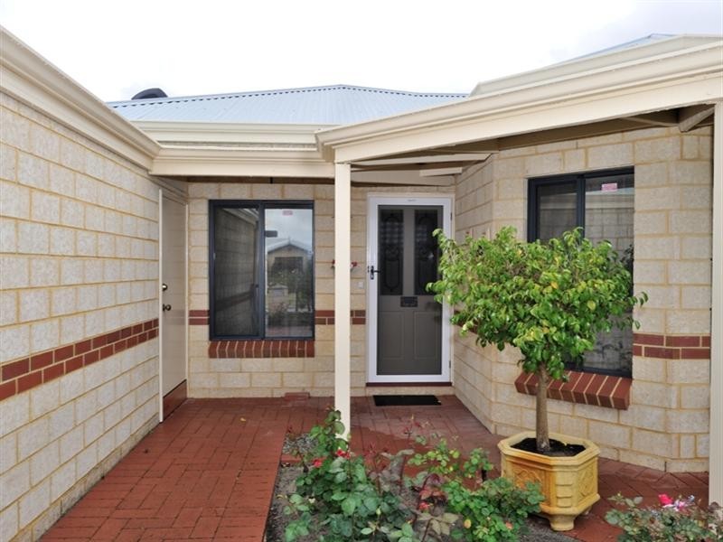 10 Rocklea Crescent, Ellenbrook WA 6069