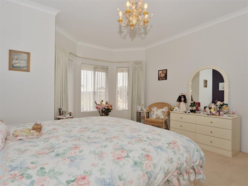 10 Rocklea Crescent, Ellenbrook WA 6069